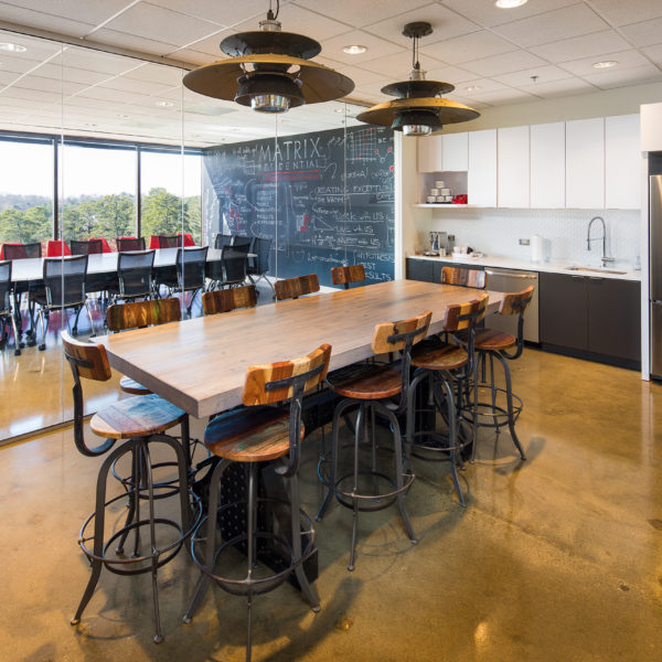 Tables and chairs located in Premier Plaza office building located in Atlanta, GA.