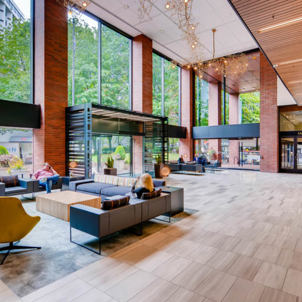 Main entrance and lobby of the Zeller managed Umpqua Plaza Bank building in downtown Portland, OR.