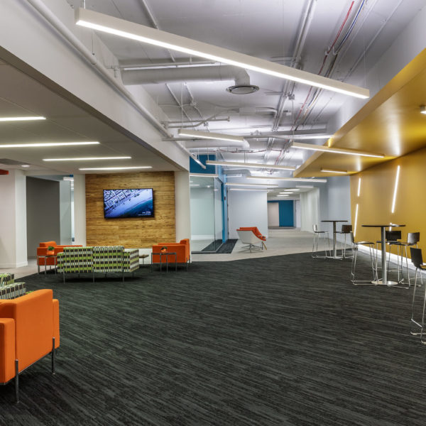 Tenant lounge with chairs and tables at the Zeller managed Woodfield Preserve Office Center in Schaumburg, IL.